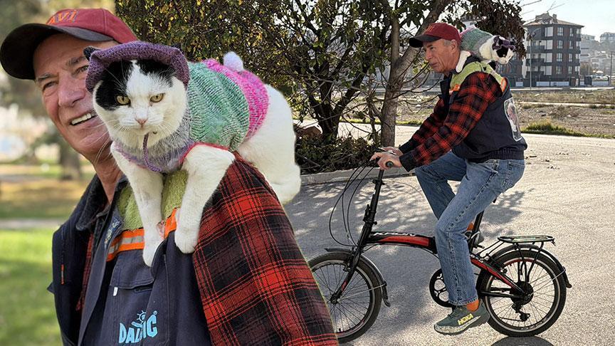 12 yıl önce sahiplendiği kediyle 65 şehir gezdi! ‘Kışsa şapka, yazsa elbiselerimizi giyeriz’