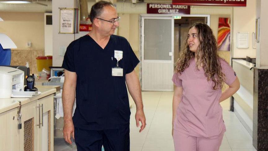 29 yıllık doktorun yeni mesai arkadaşı kızı oldu! ‘Evde iyi bir baba-kız, hastanede daha ciddi bir ilişkimiz var’