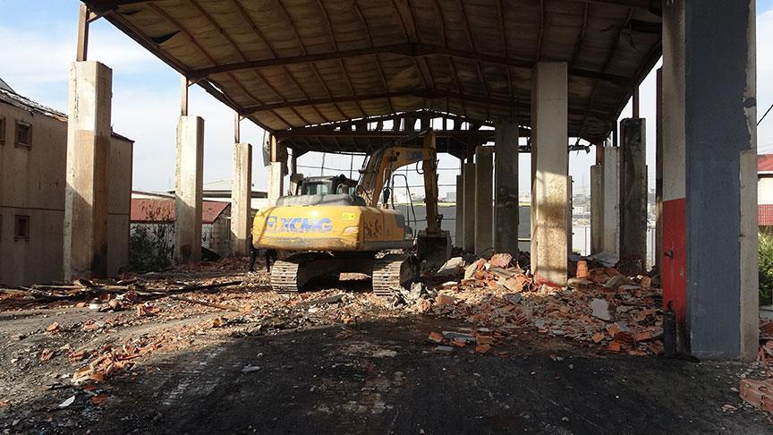 7 kişiye mezar olan kozmetik fabrikasında yıkım çalışması başlatıldı