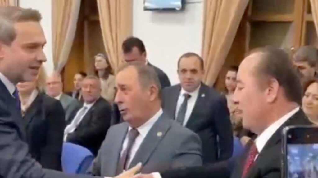 Alparslan Bayraktar’ın ‘Mutfakta tüp boş diyen’ CHP’li vekile yanıtı gündem oldu