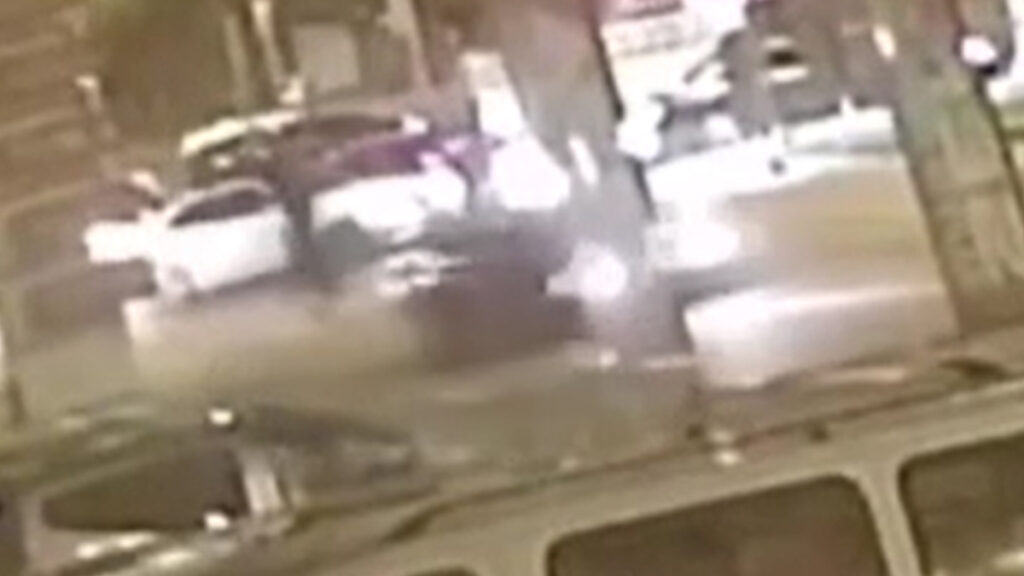 Ankara’da otomobilin çarptığı yaşlı adam yaralandı