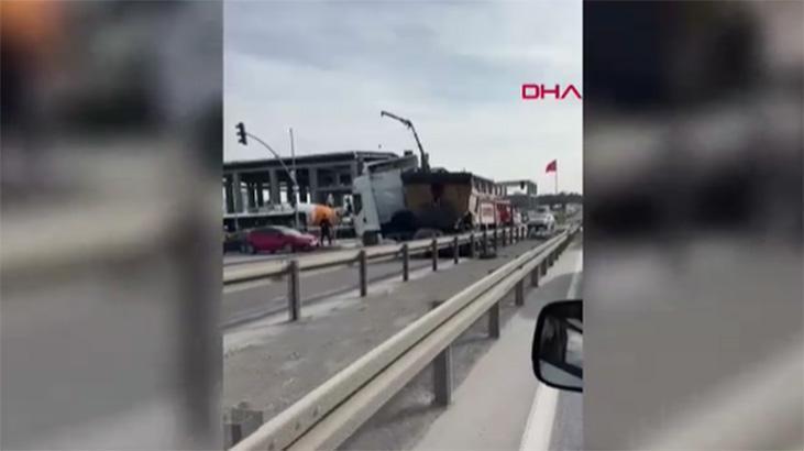 Arnavutköy’de iki kamyon kafa kafaya! Bölgeye çok sayıda ekip sevk edildi