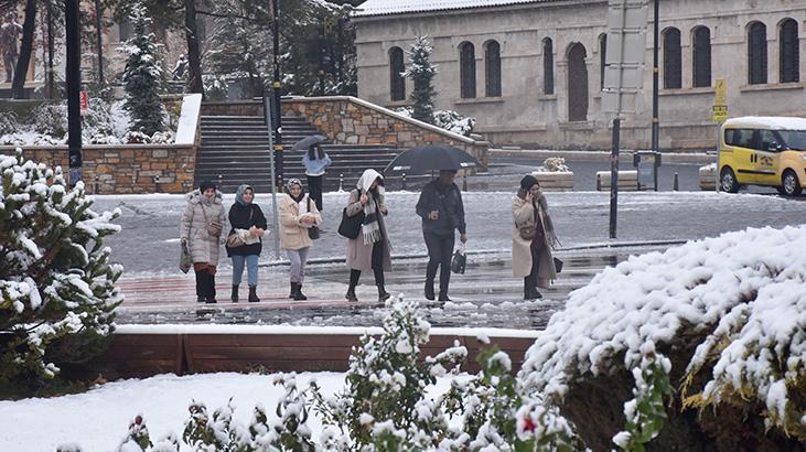 Bir kent bembeyaz! Kar kalınlığı 40 santimetreye ulaştı