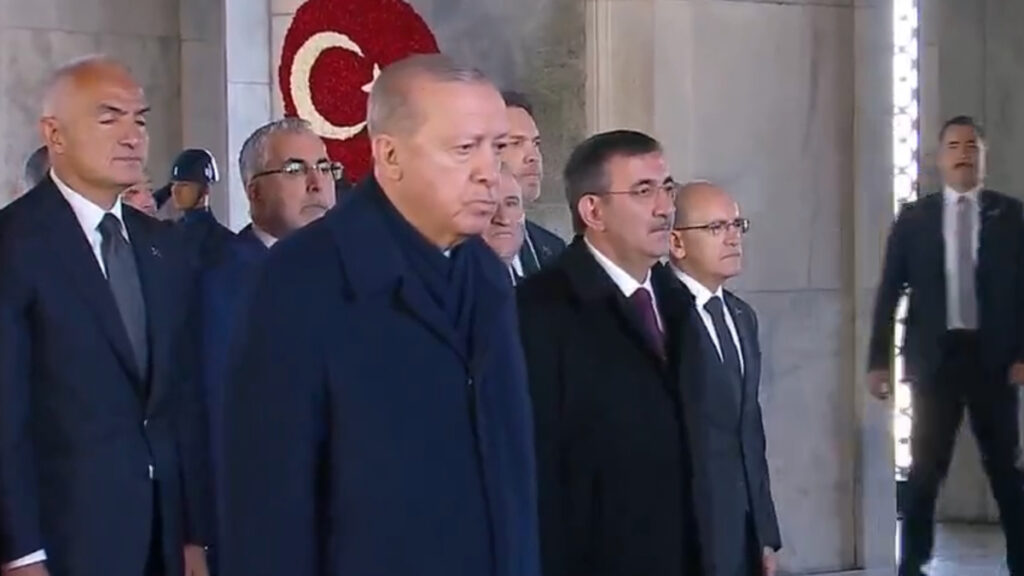 Cumhurbaşkanı Erdoğan Anıtkabir’de