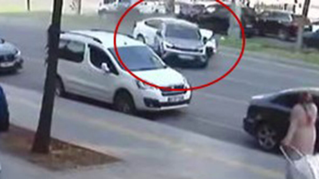 Diyarbakır’da trafik kazası kameraya yansıdı
