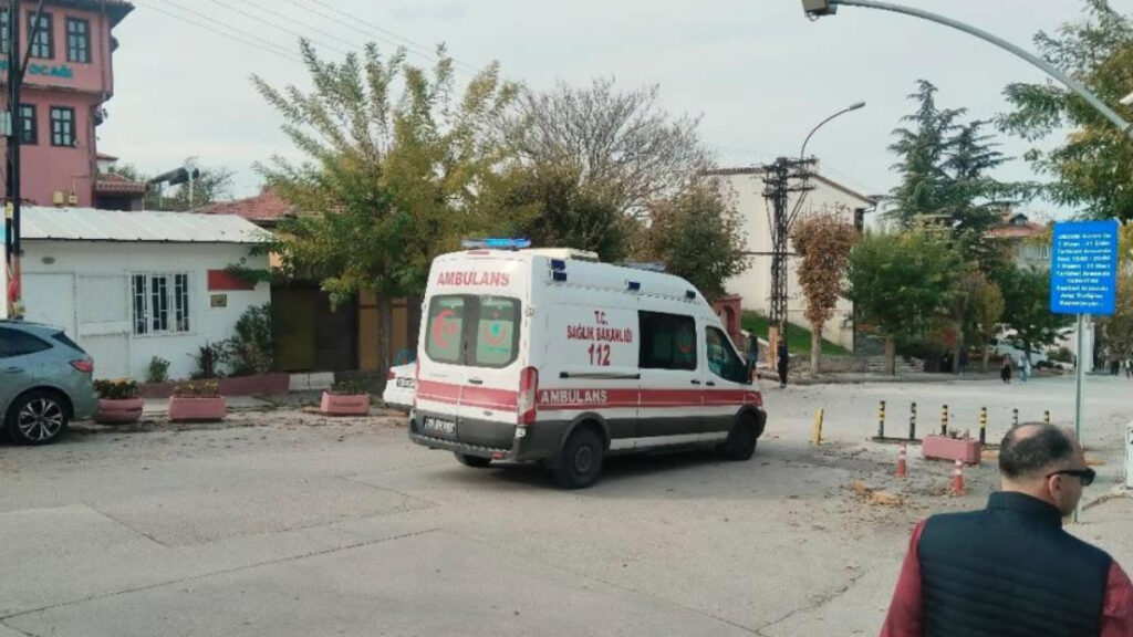 Eskişehir’de ambulansa demir duba engeli