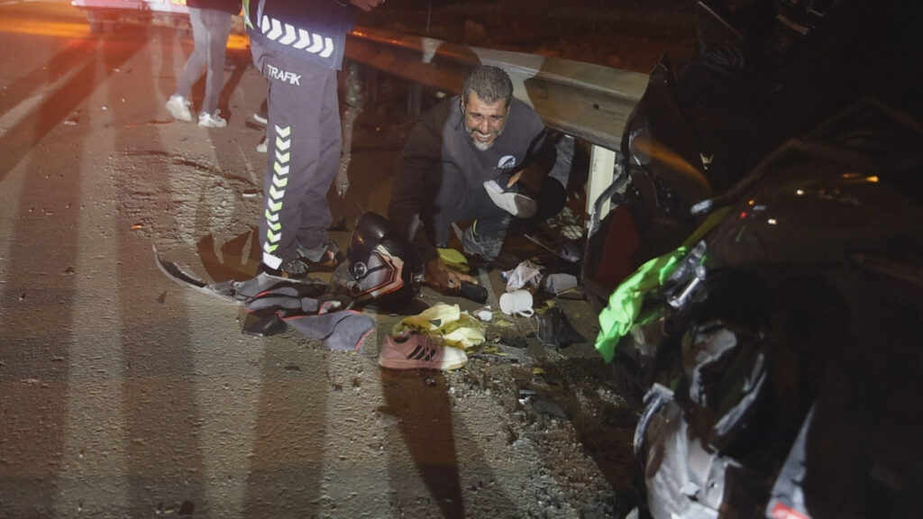 Hatay’da kaza geçiren yeğeninin eşyalarını topladı