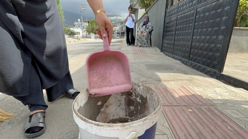 Hatay’da temizlik geleneği annesinden kızına geçti
