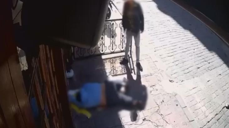 İnsanlık dışı görüntüler! Beyoğlu’nda nöbet geçiren epilepsi hastasını soydular