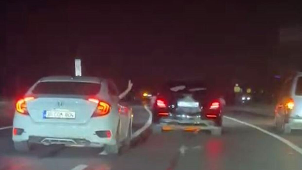İstanbul’da bir düğün konvoyunda sürücüler hem yolu kapattı hem de makas attı