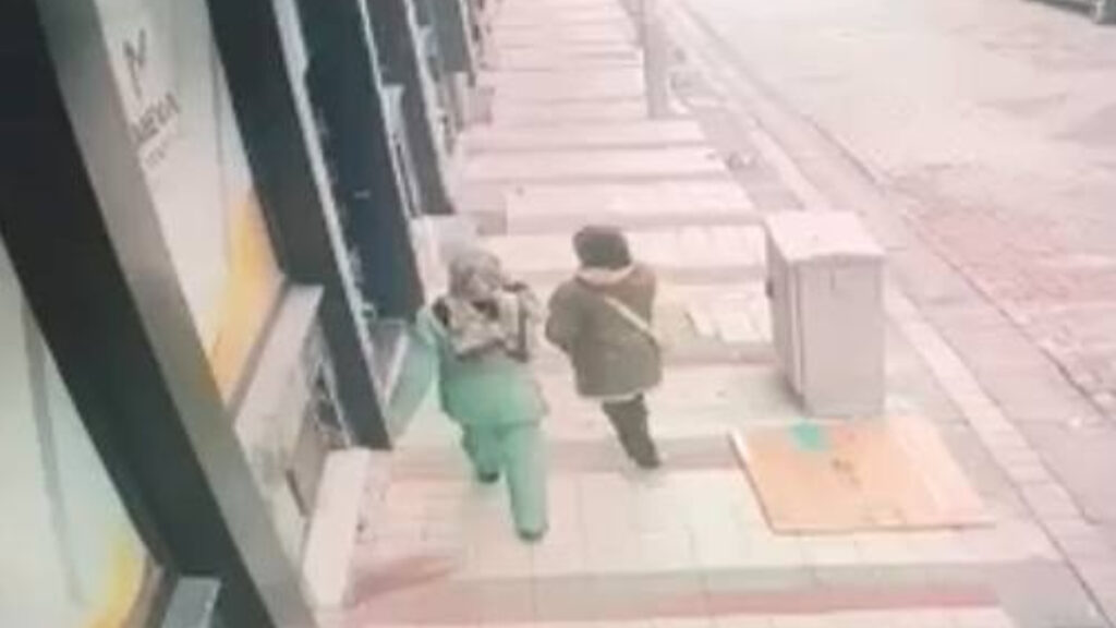 İstanbul’da evden 1 milyon lira değerinde ziynet eşyası çaldılar