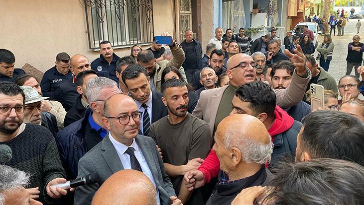 İzmir’de tünel çalışması mahalleyi ayağa kaldırdı! Tahliyede arbede, çatıya çıkıp eşya fırlattılar