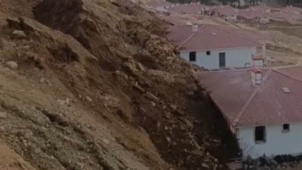 Kahramanmaraş’ta heyelan: 6 köy evi toprak altında kaldı