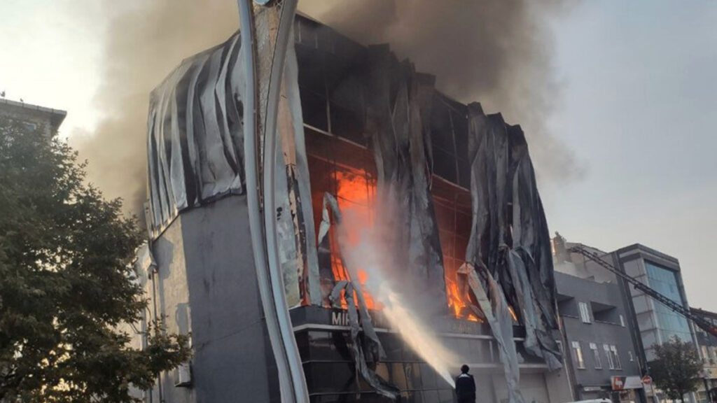 Kocaeli’deki 6 kişinin hayatını kaybettiği yangında görgü tanığı yaşanan faciayı anlattı