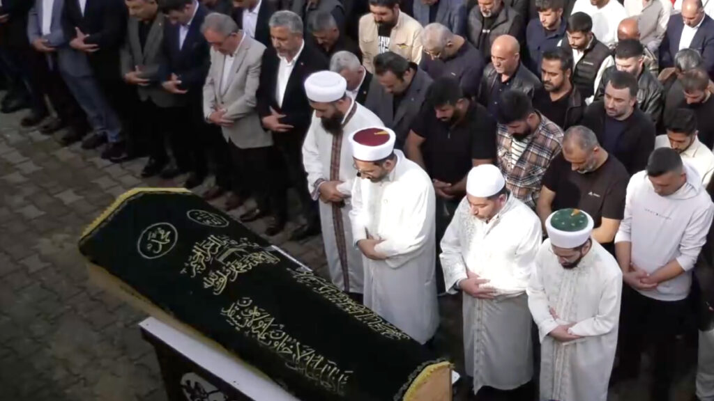 Kocaeli’deki yangında hayatını kaybedenler son yolculuklarına uğurlandı