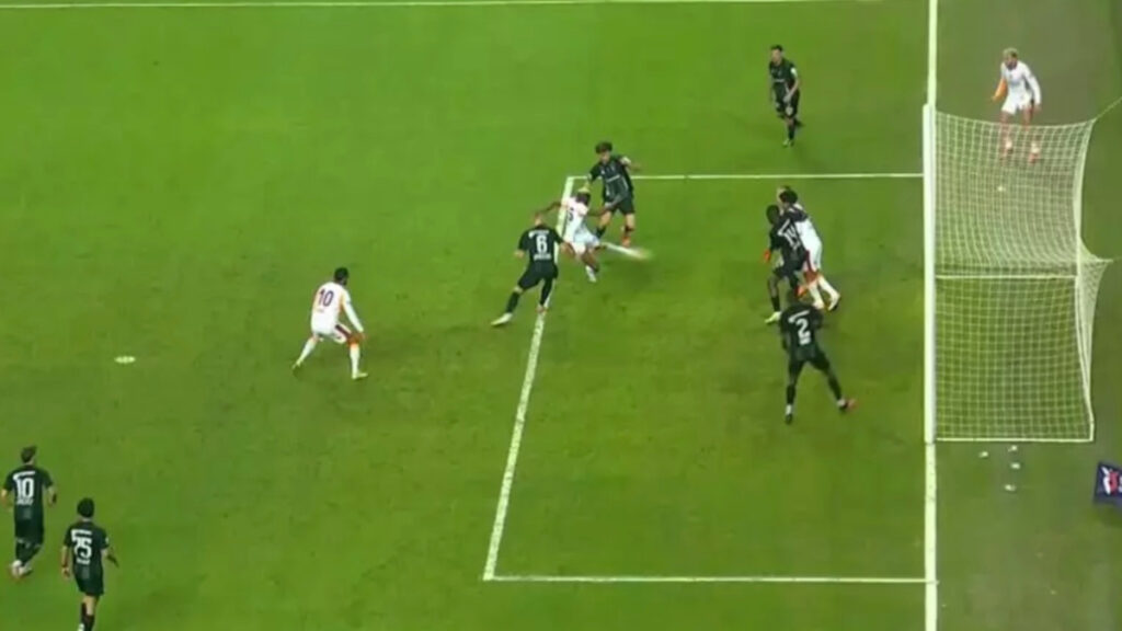 Kocaelispor-Galatasaray maçının tartışmalı pozisyonları: İptal kararı doğru mu?