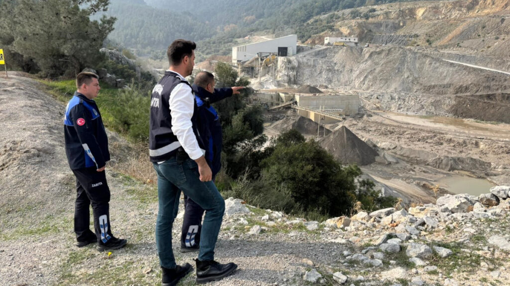 Manisa’da dereye atık su bırakan işletmeye suçüstü