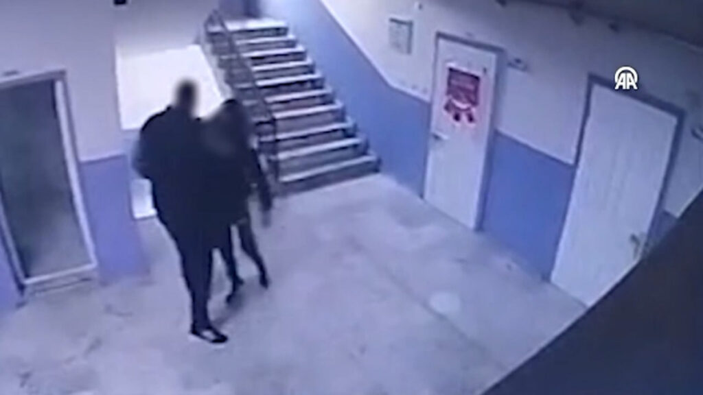 Manisa’da otizmli öğrenciyi merdivenden iten okul müdürü hakkında soruşturma