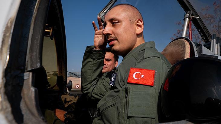 MSB’den yürek ısıtan sürpriz! Kanser hastası Tolga’nın pilotluk hayali gerçek oldu