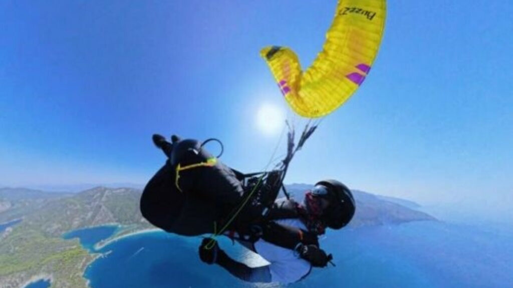 Muğla’da paraşütle düştüğü ihbar edilen pilot evinden bulundu