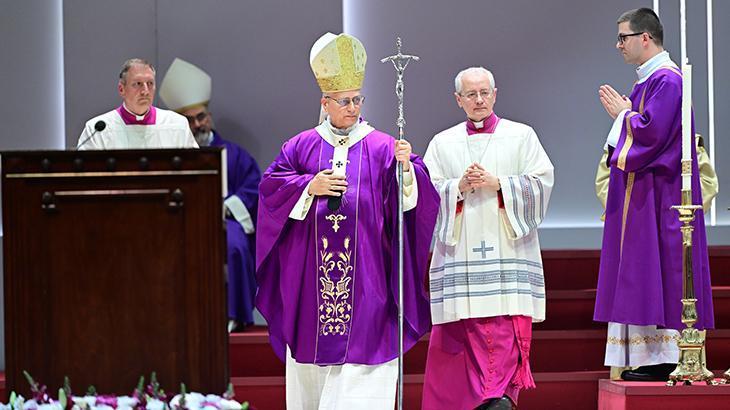 Papa 14. Leo İstanbul’da ayin yönetti, barış mesajı verdi
