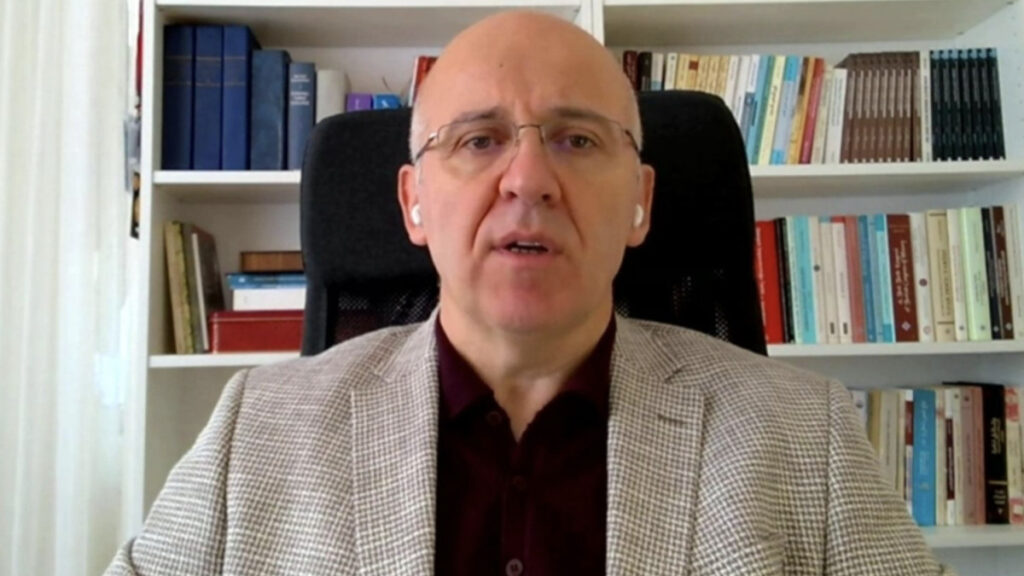 Profesör Ahmet Uysal’dan Atatürk paylaşımı: Tepki çekince apar topar sildi