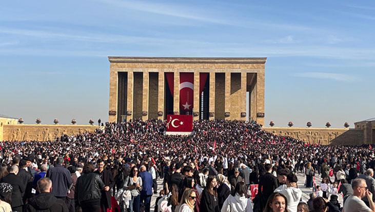 Tarihi rekor! 10 Kasım’da Anıtkabir’i 1 milyon 219 bin 148 kişi ziyaret etti