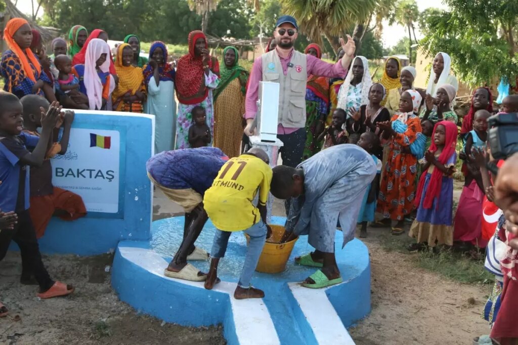 UHVED Derneği, Çad’da Umudu Yeşertiyor: Su Kuyuları, Yetim Sofraları ve Manevi Destekler Sürüyor
