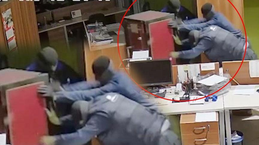 2 milyon euroluk soygun! Yüzleri maskeli 4 kişi çelik kasayı metrelerce sürükledi