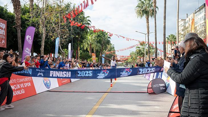7. Uluslararası Mersin Maratonu koşuldu! Atlet Vitalis Kibiwott’ten rekor