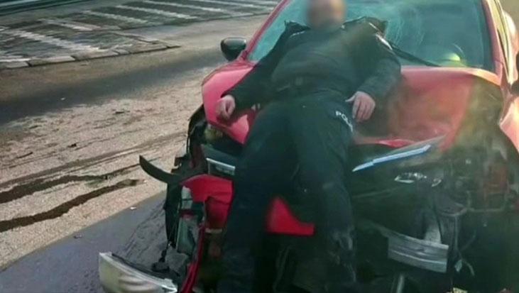 Araçla polise çarptı! Memurun fotoğrafını çekip kayıplara karıştı