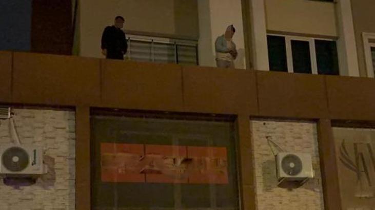 Arkadaşlarını darbeden 2 kişi evden çıkamadı, çarşafla 3. kattan çıkmaya çalıştı