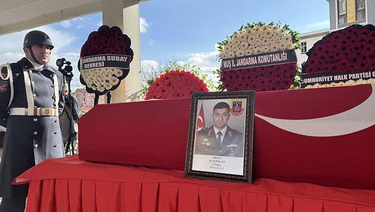 Bakımını yaptığı silah ateş aldı: Üsteğmen Ali Kablan son yolculuğuna uğurlandı
