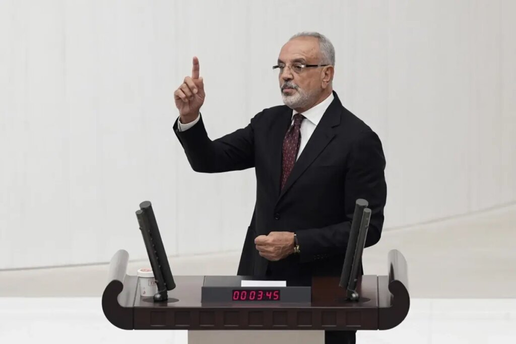 “Çift maaş alıyorum” diyen Sırrı Sakık’tan Meclis tarihine geçecek öneri