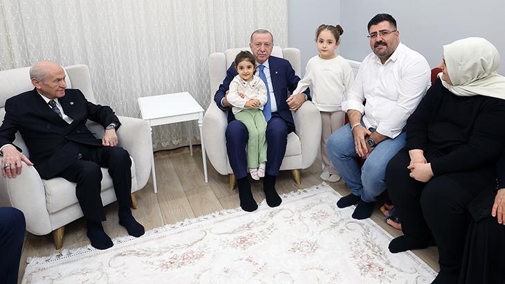 Cumhurbaşkanı Erdoğan, Hatay’da depremzede Karakuş ailesini ziyaret etti