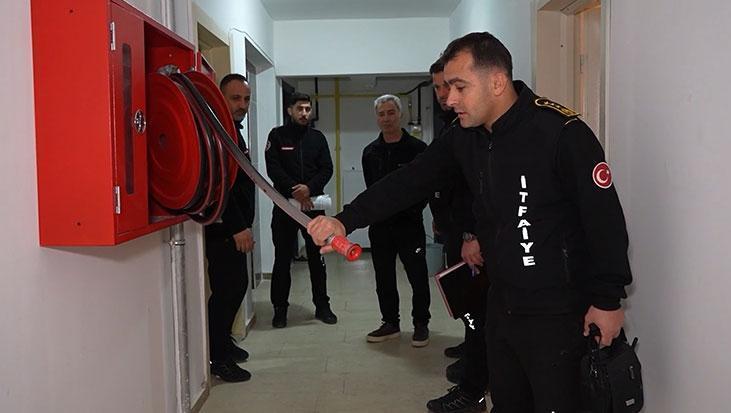 Felaketle burun buruna yaşıyorlar! Yüksek katlı binalarda denetim: Yangın dolaplarından su gelmedi, merdivenler depo çıktı