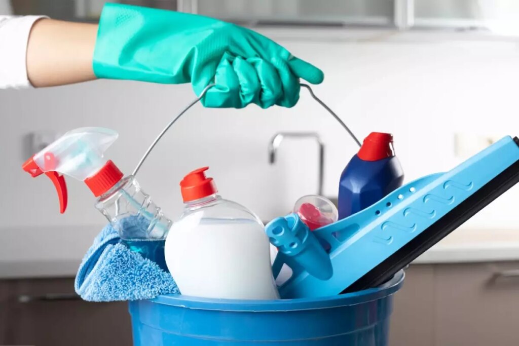 Herkesin evinde bulunan temizlik ürünü yasaklandı! Piyasadan toplatılıyor