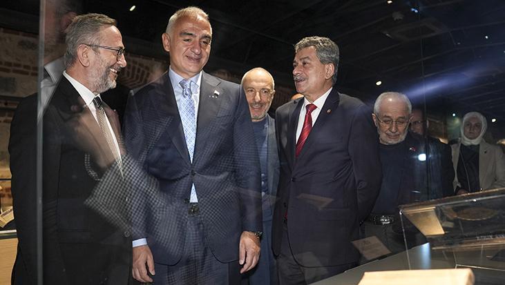 İstanbul’da tarihi buluşma! 70 cilt mesnevi aynı sergide: Dünyada eşi yok