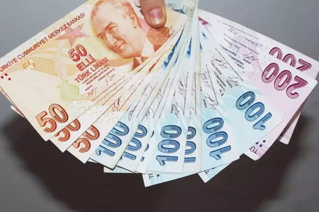 Kamuda yönetici ve uzman personele 30 bin liralık seyyanen zam telifi geri çekildi