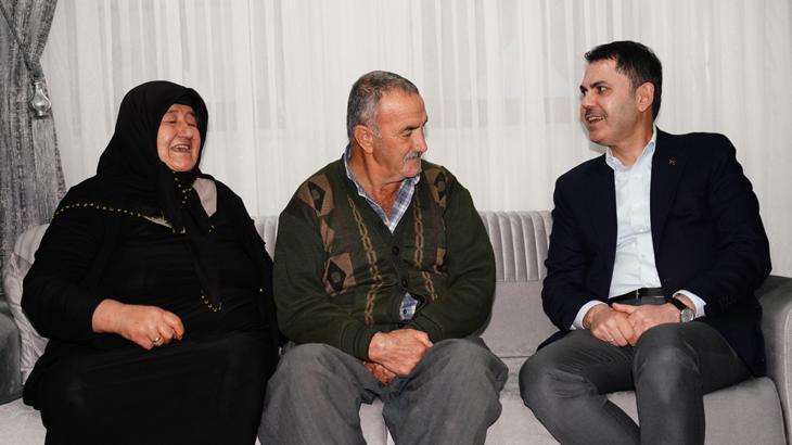 Koyunlu çifti Bakan Kurum’u bu kez sevinç gözyaşlarıyla karşıladı