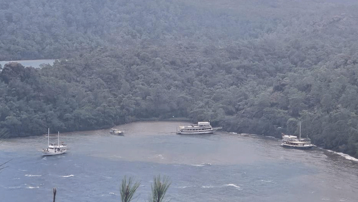 Marmaris’te sağanak yağış ve fırtına! 3 tekne karaya oturdu