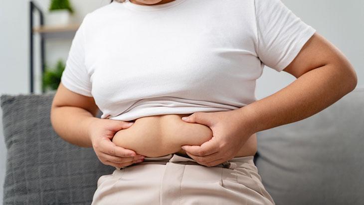 Menopozda en çok karın bölgesi yağlanıyor! 7 adımda kilonuzu yönetin