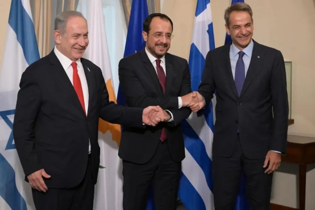 MSB’den olay fotoğrafa ilk yorum: Tehdit oluşturması söz konusu değil