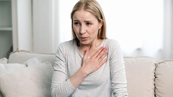 Panik atak tek başına bir hastalık değil, belirti! Kontrol altına alınabilir