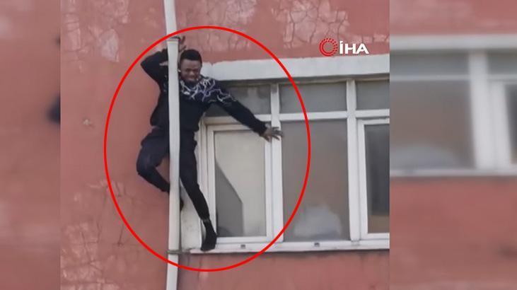 Sultangazi’de yangında can pazarı! Su borusuna tutunarak kaçmak istedi, başaramadı