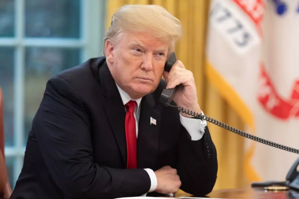 Trump’tan Maduro’ya telefon: Ailenle birlikte Venezuela’yı terk et