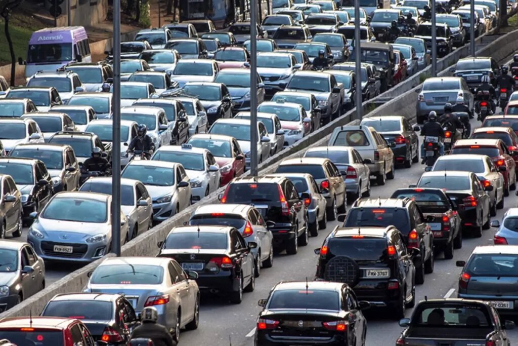 Ünlü tasarımcıdan dikkat çeken sözler! Bu otomobili alan pişman oluyor