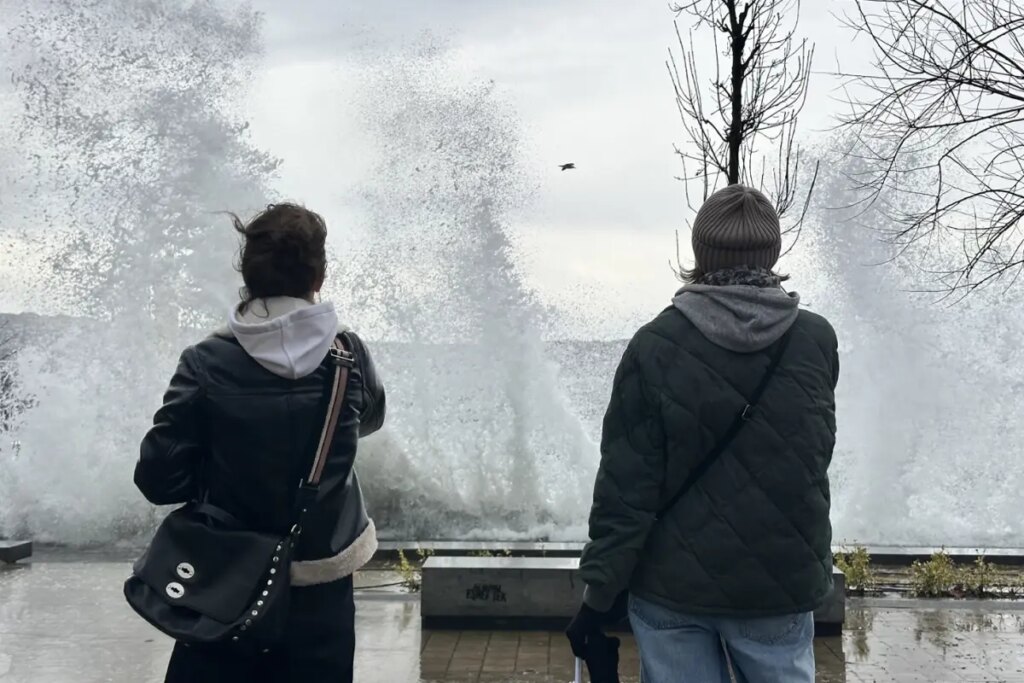 İstanbul’da şiddetli fırtına! Tüm vapur seferleri iptal edildi