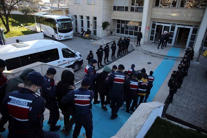 İstanbul’da terör örgütü DEAŞ’a operasyon! Yakalanan 117 zanlı adliyede