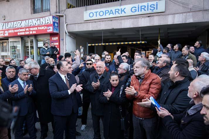 Kemeraltı kilitlendi! İzmir esnafından Çankaya Katlı Otoparkı’nın kapatılmasına tepki